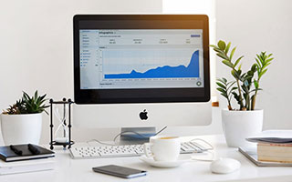 爱游戏官方-“逆风翻盘：车手逆境中逆袭的传奇”，逆风翻盘视频